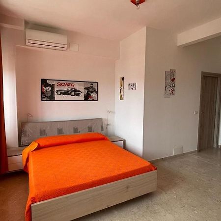 La Finestra Sul Mare B&B Crotone Bagian luar foto