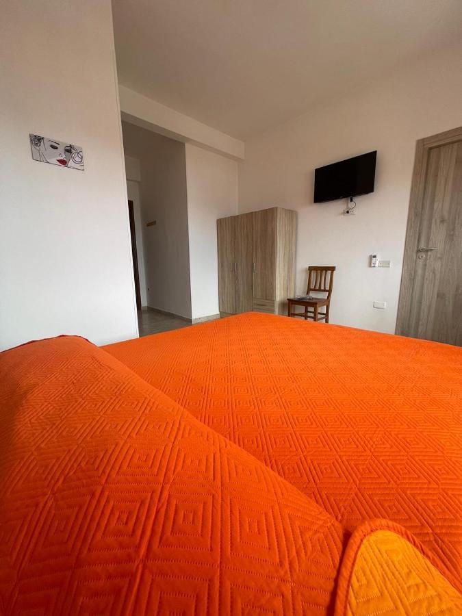 La Finestra Sul Mare B&B Crotone Bagian luar foto