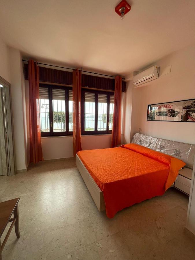 La Finestra Sul Mare B&B Crotone Bagian luar foto