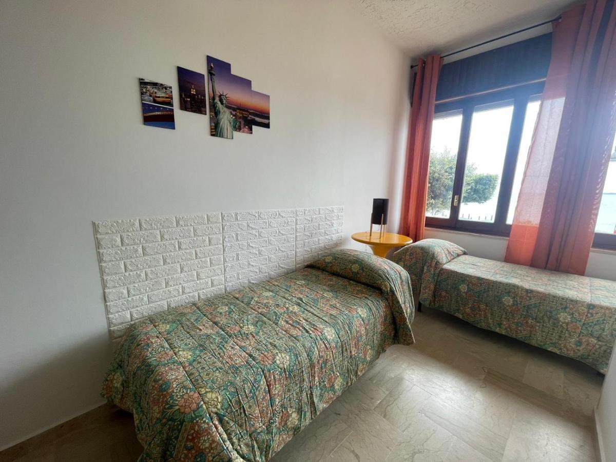 La Finestra Sul Mare B&B Crotone Bagian luar foto