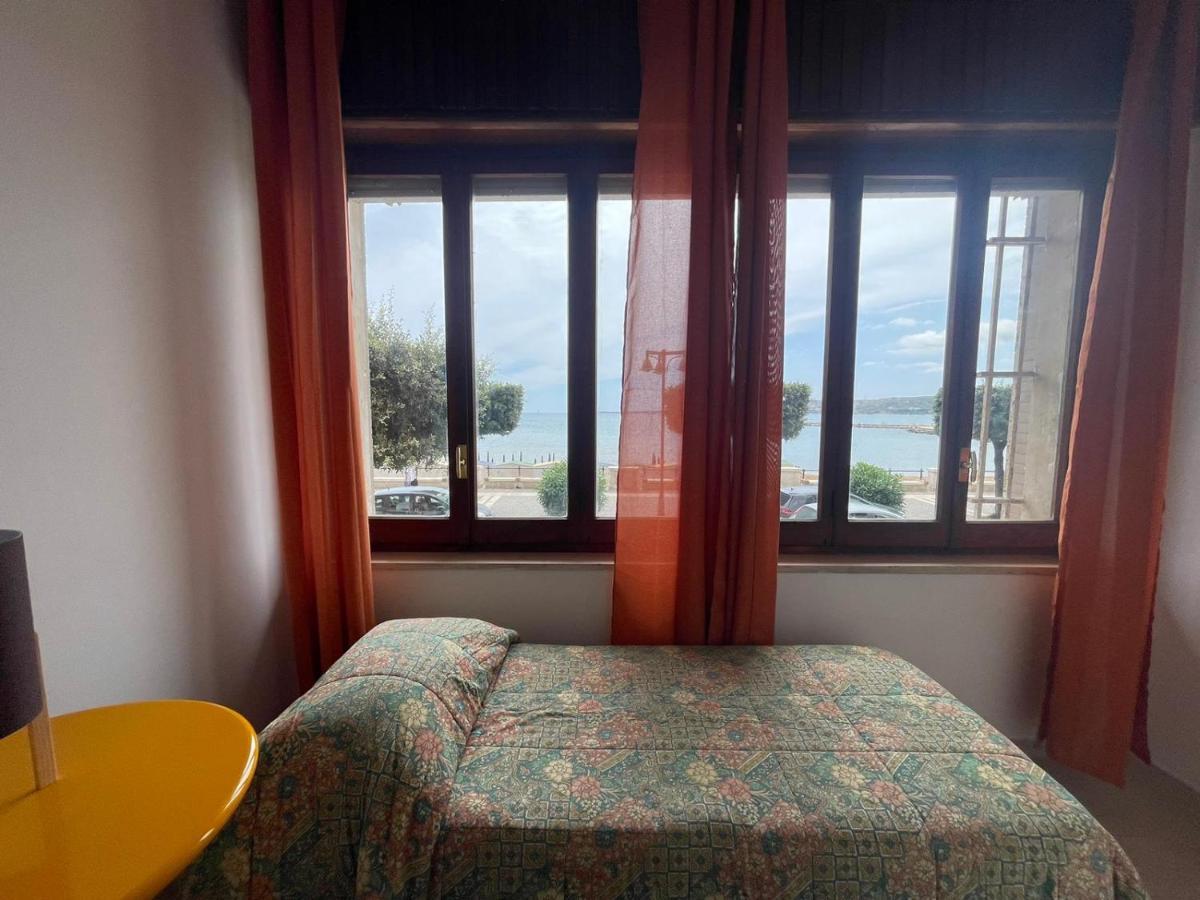 La Finestra Sul Mare B&B Crotone Bagian luar foto