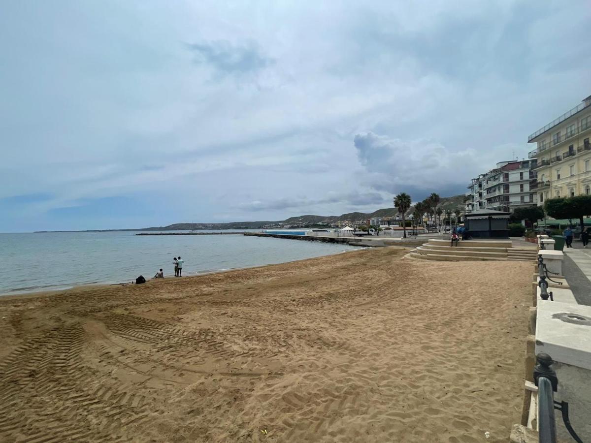 La Finestra Sul Mare B&B Crotone Bagian luar foto